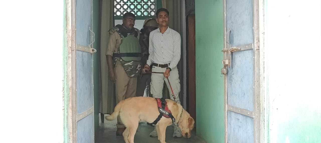 डॉग स्क्वायड ने चलाया सर्च अभियान।