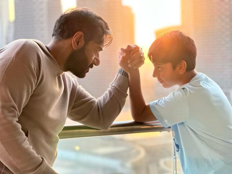 अजय ने कहा कि बनारस में हमने भाला फिल्म की शूटिंग शुरू की थी, वहां मेरे साथ बेटा युग भी गया था।
