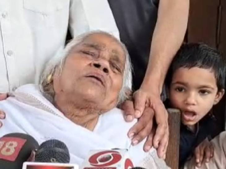 उमेश पाल की मां शांति पाल का कहना है कि जब तक अतीक और उसके भाई अशरफ का खात्मा नहीं होता, उनके कलेजे को ठंडक नहीं मिलेगी।