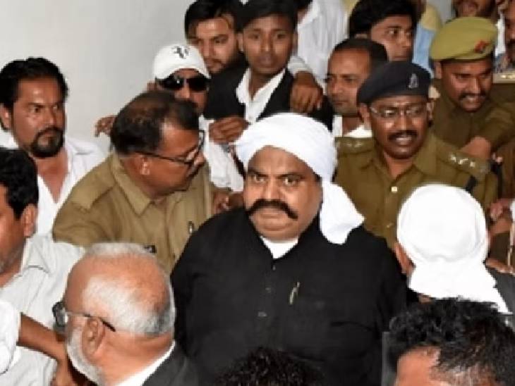 अतीक अहमद को 28 मार्च को आने वाले उमेश पाल अपहरण केस की गवाही के लिए प्रयागराज लाया जा रहा है।