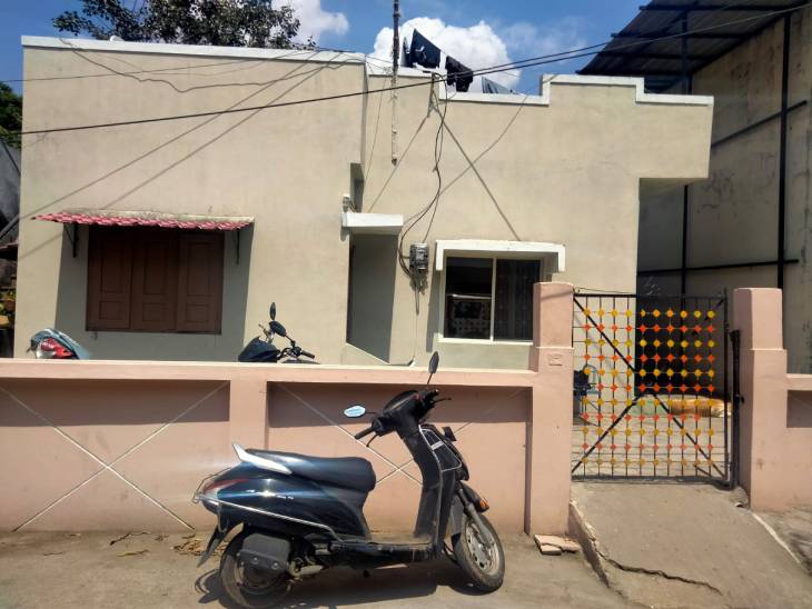 शिक्षक नगर स्थित आरोपी मिलाप चौहान का घर।