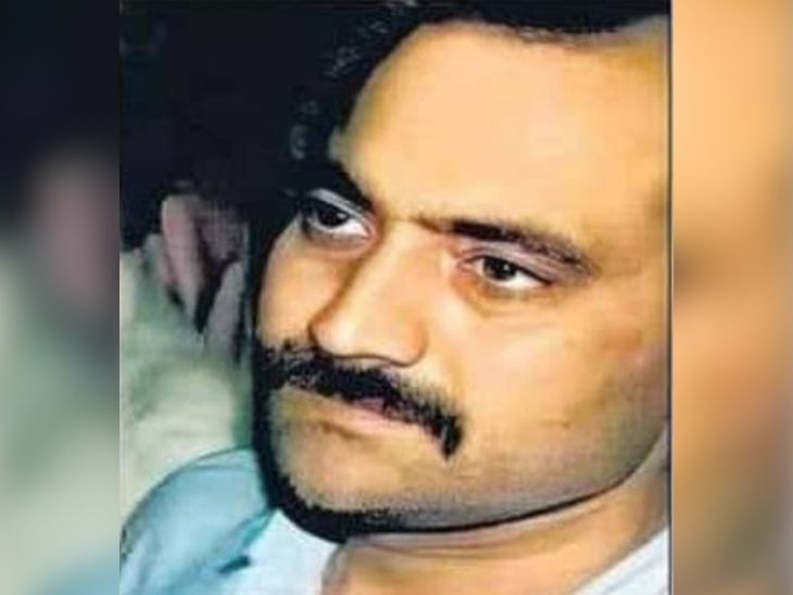 ये शूटर अब्दुल कवि है। उमेश पाल हत्याकांड के बाद से पुलिस इसकी तलाश कर रही है।