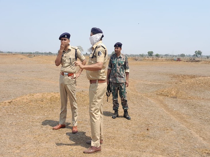 तीन से चार दिन पुरानी लाश से आ रही दुर्गंध।