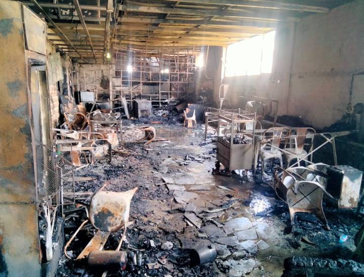 होटल का किचन जहां सबसे पहले आग लगी और देखते ही देखते आग ने विकराल रूप धारण कर लिया। आग लगने का कारण अभी भी साफ नहीं है। शॉर्ट सर्किट से आग लगने की बात अफसरों ने कही है।