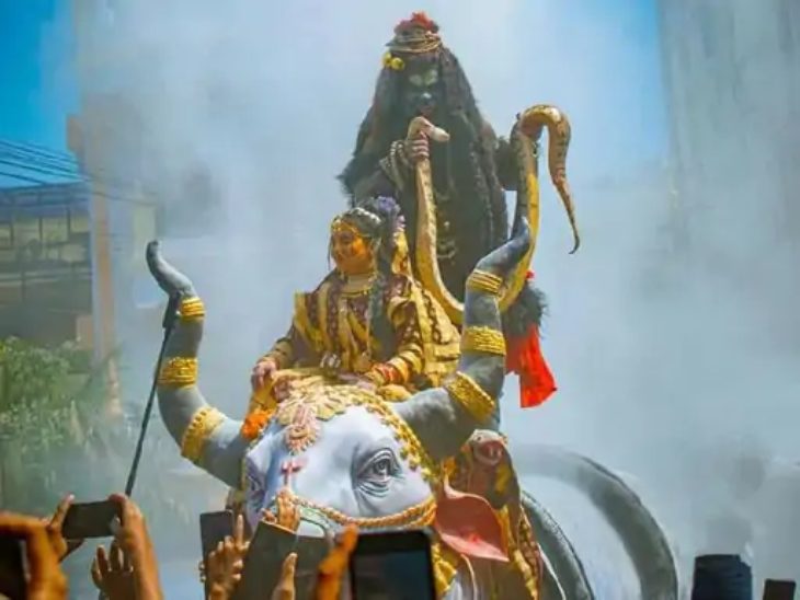 राम जन्मोत्सव पर कई जगहों पर कार्यक्रम बनारस से आई अघोरियों की टीम भी प्रदर्शन करती है।