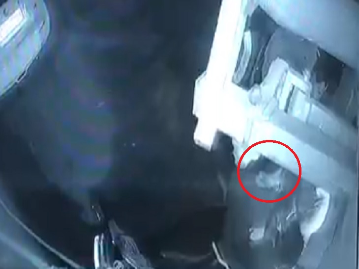 लुधियाना में दुकानदार को लगाई आग, 10 रुपए का नोट फटा देख बौखलाया व्यक्ति 2 आग लगाते आरोपी सीसीटीवी में कैद।