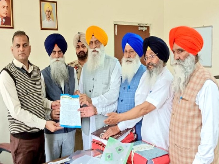 SGPC की तरफ से ADC को सौंपा गया ज्ञापन।