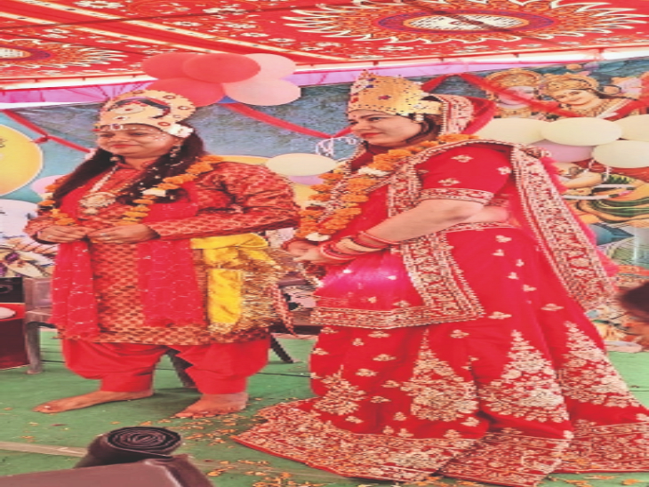 भागवत कथा में श्रीकृष्णरुक्मणि विवाह में महिलाओं ने गाए मंगल गीत