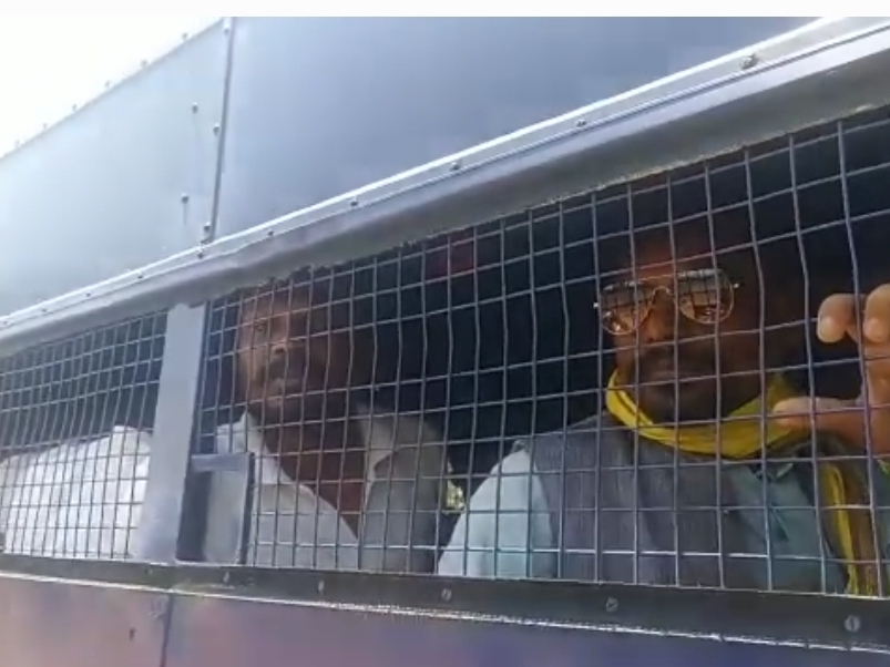 जयस-भीम सेना के कार्यकर्ताओं को पुलिस ने हिरासत में लिया और उन्हें कोतवाली थाने लेकर पहुंची।