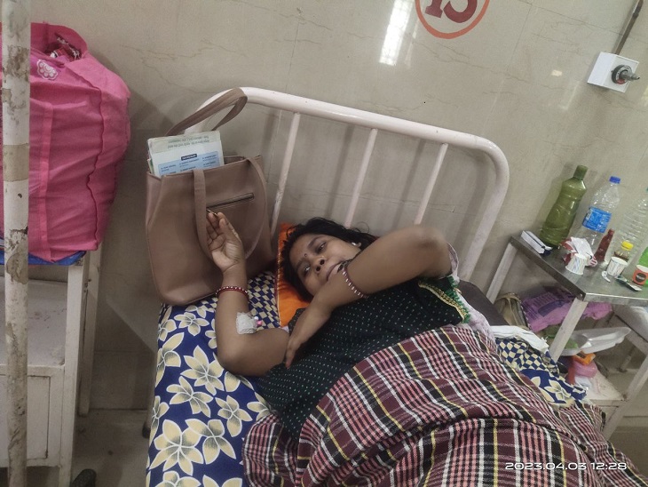 अस्पताल में भर्ती प्रसूता। - Dainik Bhaskar