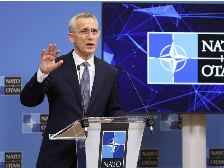नाटो हेडक्वार्टर ब्रसेल्स में एक प्रेस कॉन्फ्रेंस के दौरान बोलते नाटो चीफ जेन्स स्टोलटेनबर्ग।