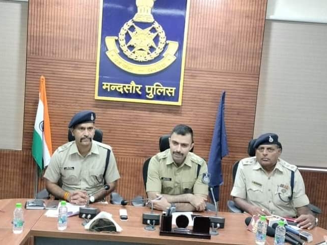 7 absconding had committed theft in the fields of three farmers Goat