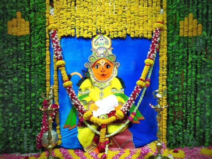 रणजीत बाबा का अलग-अलग स्वरूप में किया जा चुका है श्रृंगार।