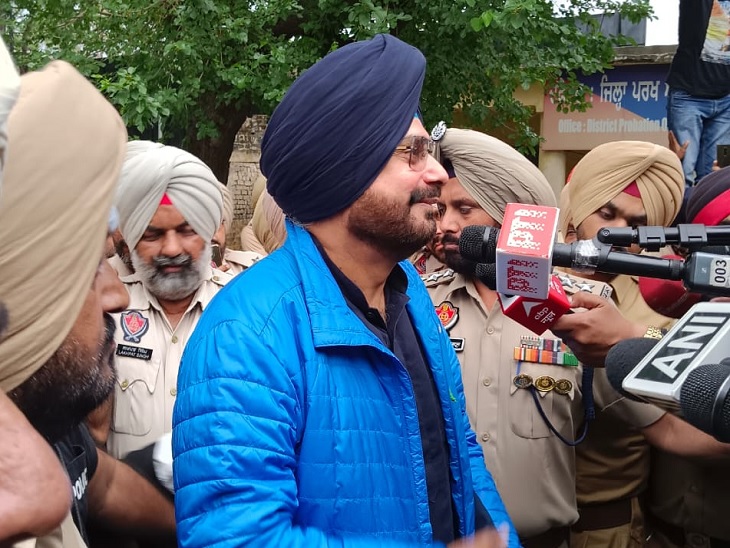 जेल से निकलने के बाद नवजोत सिंह सिद्धू।