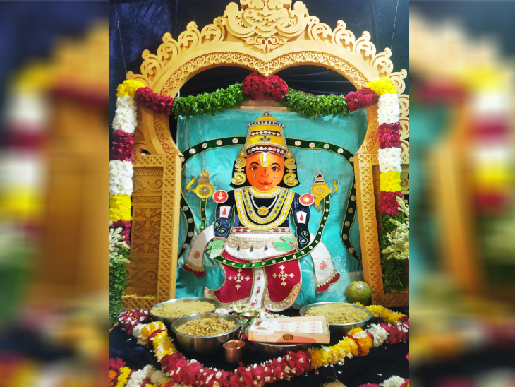 रणजीत हनुमान मंदिर मंदिर पहुंचे गृहमंत्री, आरतीप्रसाद वितरण में शामिल