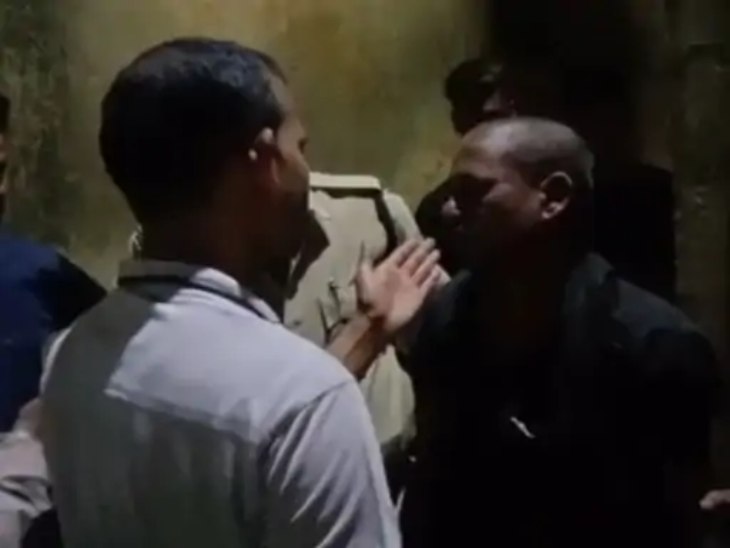 Doctor trying to bring the accused Ramkumar Prajapati to consciousness by patting him.