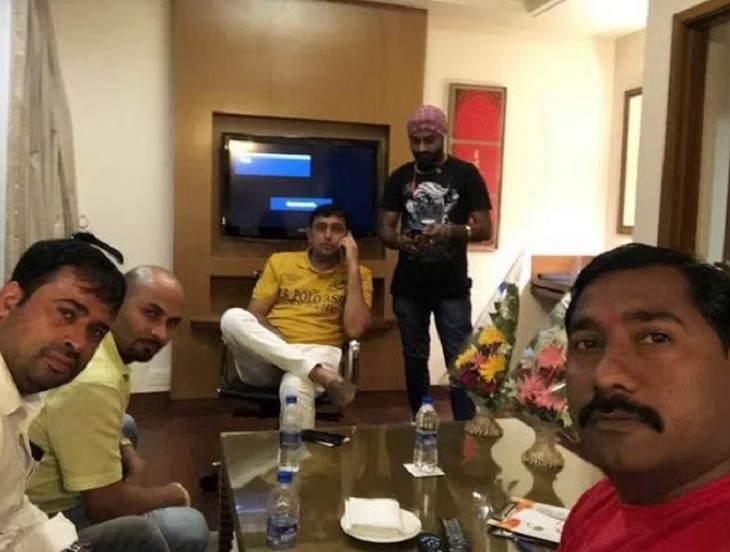 फ्यूचर मेकर कंपनी चलाते वक्त राधेश्याम लग्जरी लाइफ जीता था।