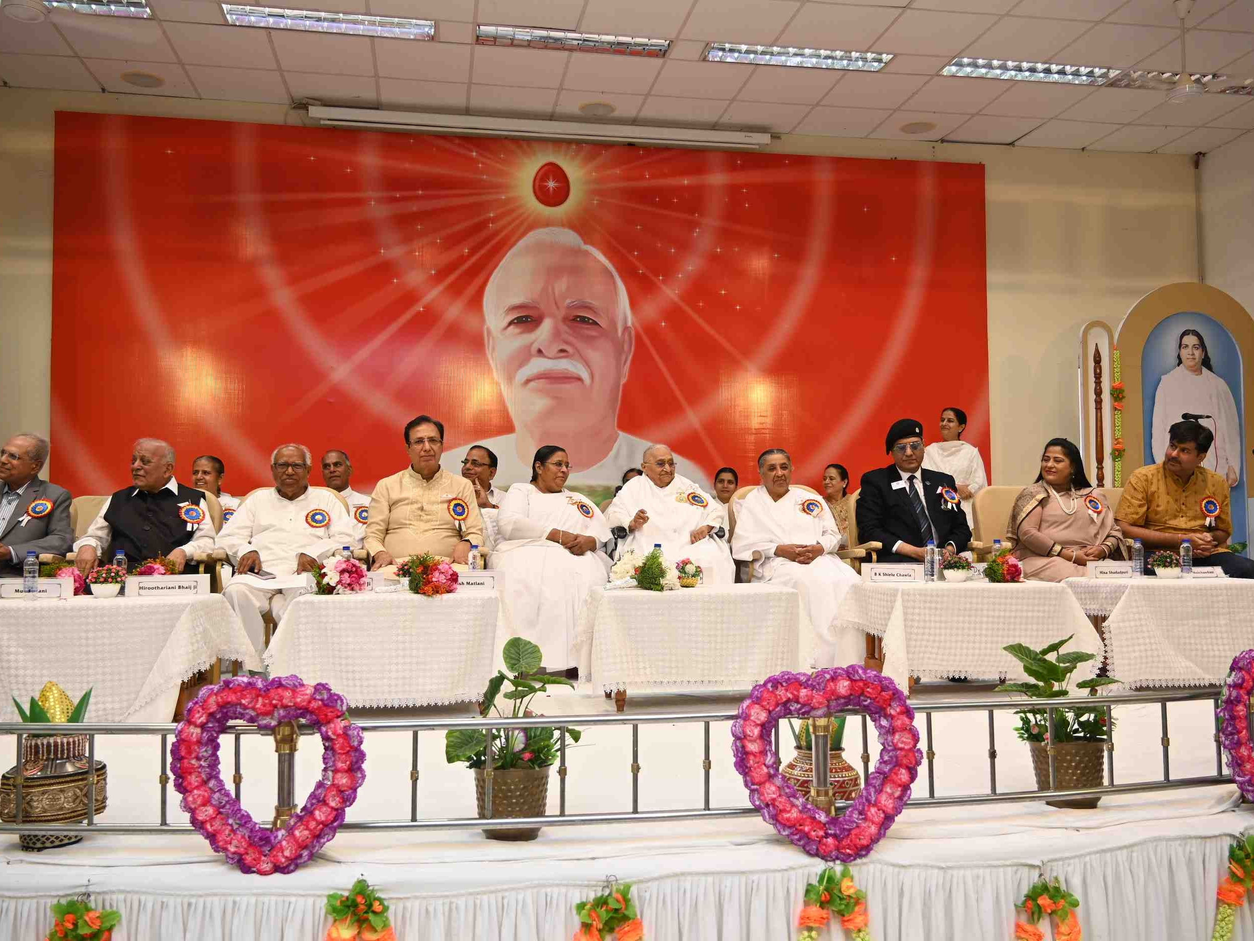 Rajyogini Dadi Ratanmohini said – remember the point of light thinking ...