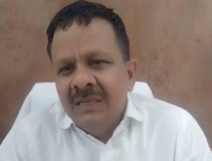 लक्ष्मीबाई अनाज मंडी के सचिव नरेश परमार।