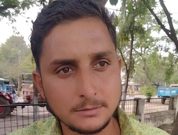 बोरिया गांव के निवासी किसान सतीश मकवाना।