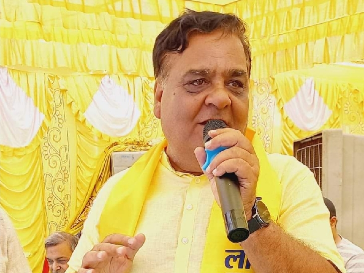 श्रीचंद सुंदरानी ने चैंबर अध्यक्ष पर सरकार की चाटूकारिता करने का आरोप लगाया है।