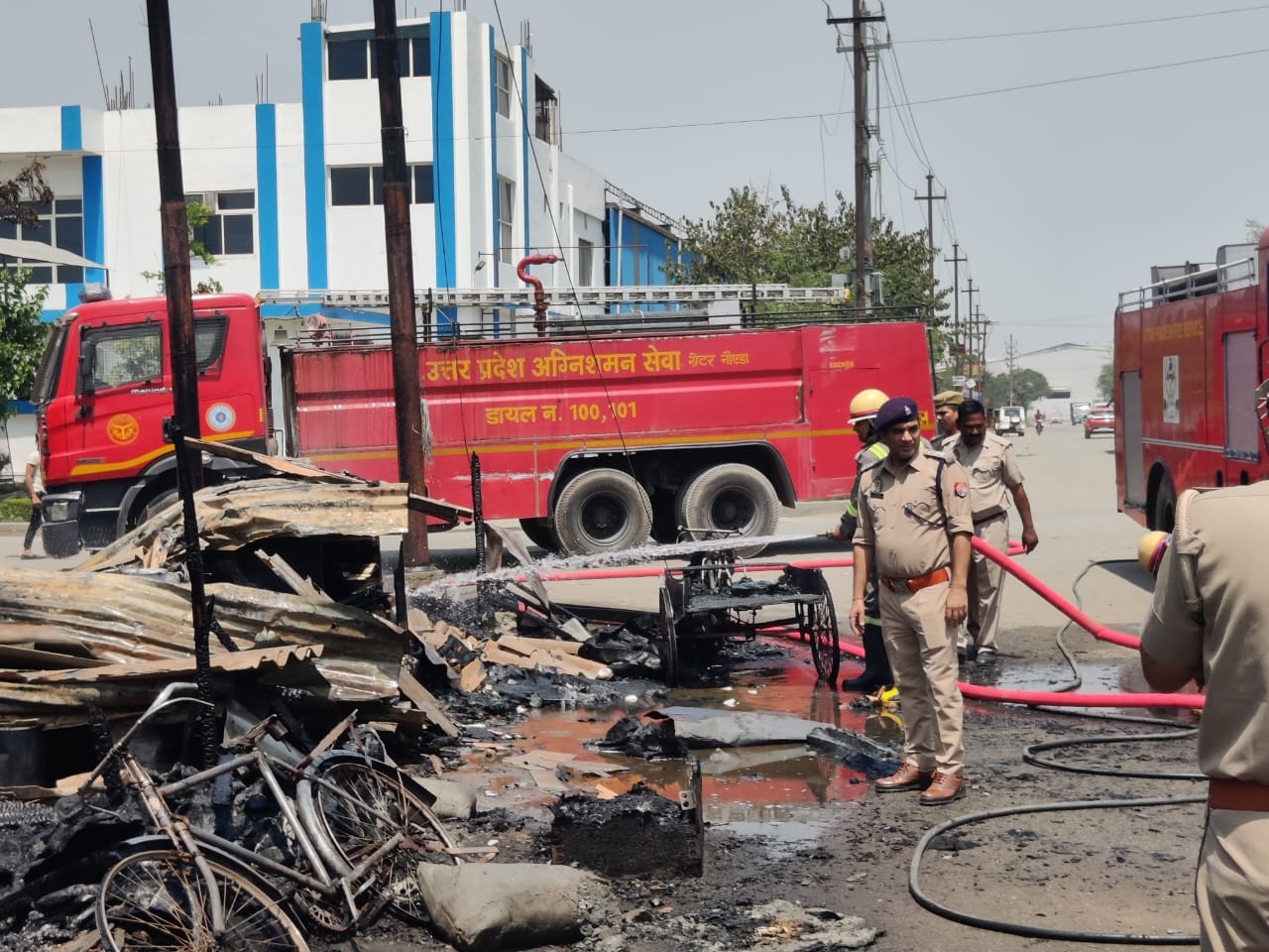 Fire broke out in the slums, two people got scorched, the fire brigade ...