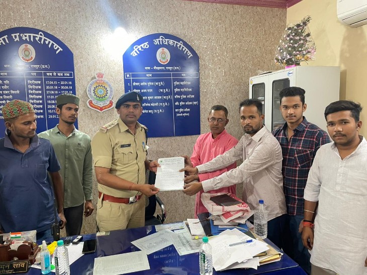 मदनी सोशल वेलफेयर ग्रुप ने मौदहापारा थाने में नितिन नबीन के खिलाफ कार्रवाई की मांग को लेकर आवेदन दिया है।