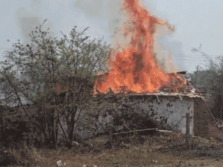 छत्तीसगढ़ बंद के दौरान कुछ असामाजिक तत्वों ने बिरनपुर में एक झोपड़ीनुमा मकान में आग लगा दी थी।