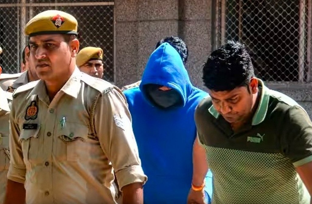 गाजियाबाद से पुलिस कस्टडी में आए समर सिंह खुद को बेगुनाह बताते आए हैं।