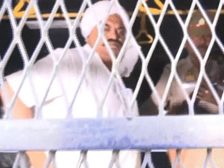 राजस्थान के बूंदी में पुलिस का काफिला रुका। यह फुटेज उसी वक्त की है।