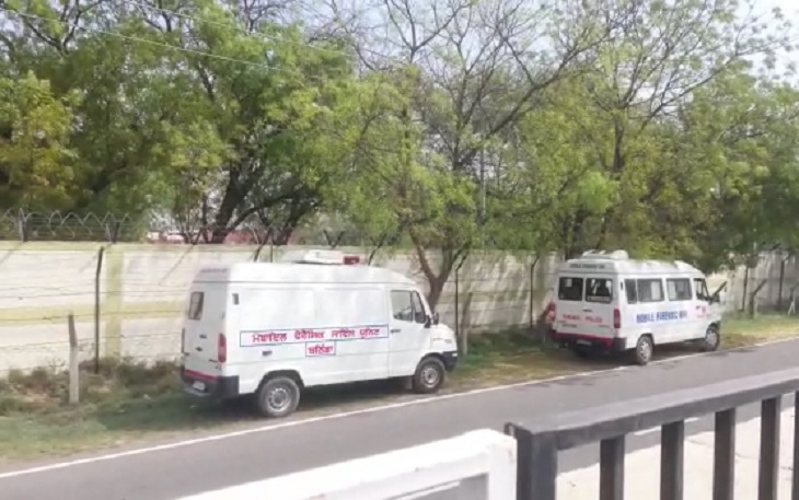 पंजाब पुलिस की फोरेंसिक टीमें भी जांच के लिए मिलिट्री स्टेशन पहुंच गई हैं।