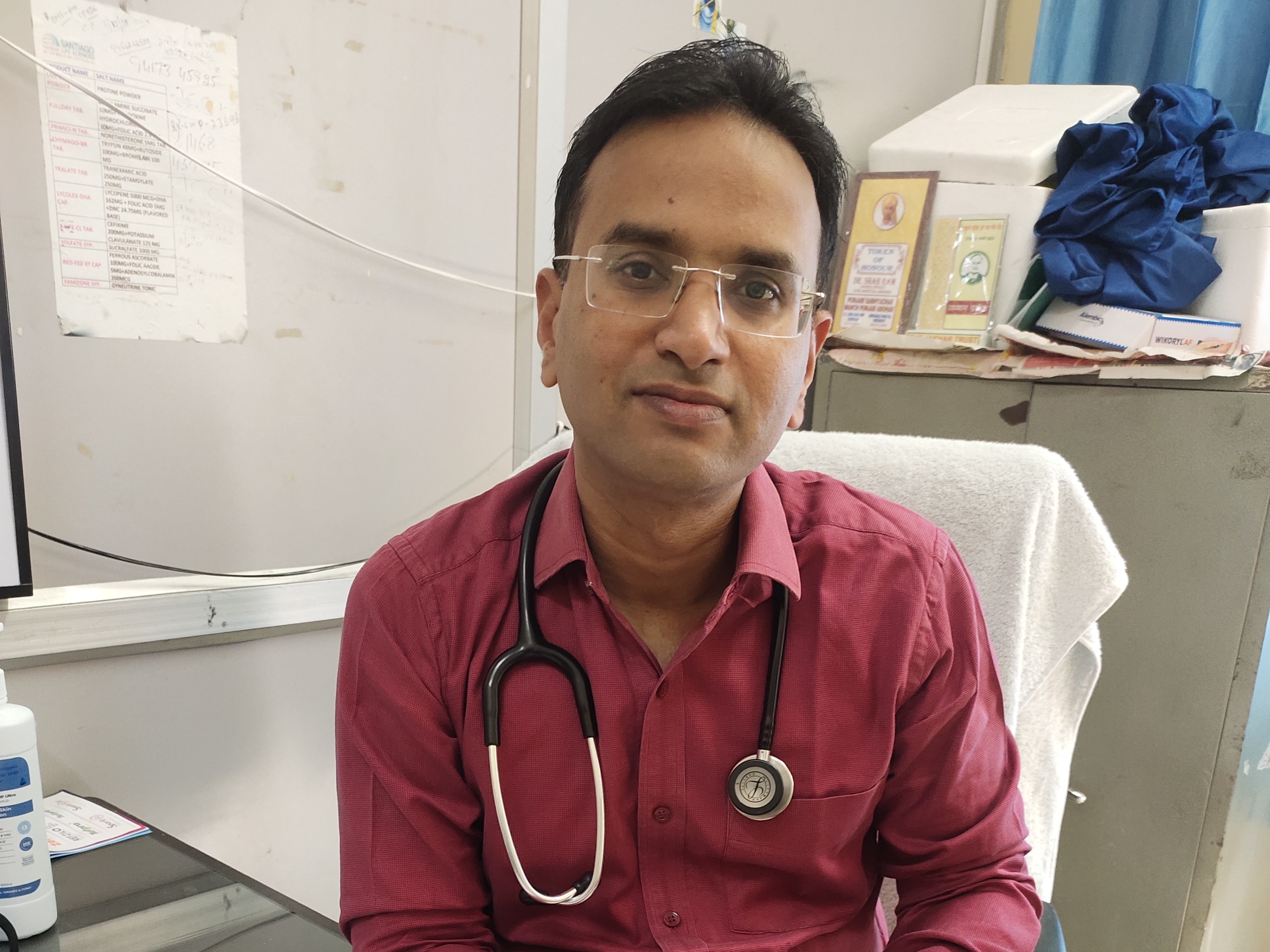 अबोहर में कोरोना की दस्तक: 6 केस मिले पॉजिटिव, सभी होम आइसोलेट किए 2 जानकारी देते बाल रोग विशेषज्ञ डॉ. साहब राम।