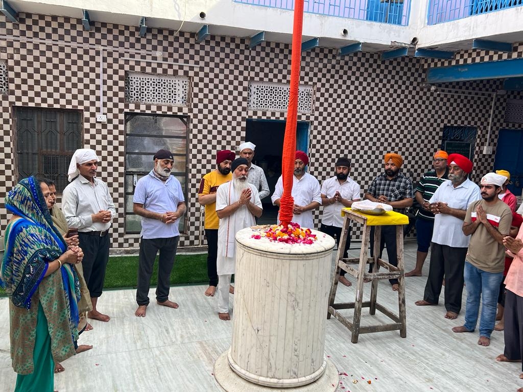 Chola of Nishan Sahib changed, after Ardas-Kirtan there will be unbreakable  langar