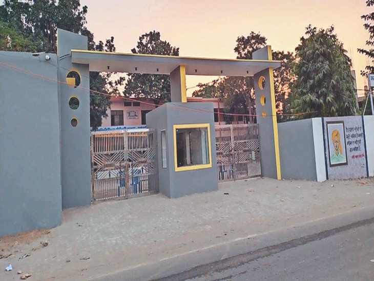 Entrance examination for admission to School of Eminence on 16th, 925