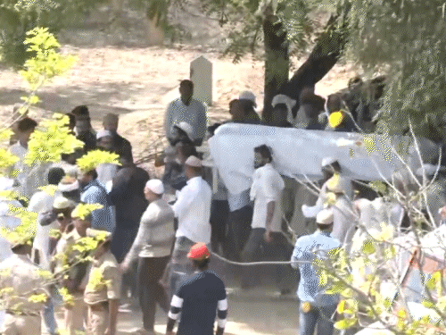 थोड़ी देर में दफनाया जाएगा, घर नहीं ले गई पुलिस; नाना समेत चुनिंदा रिश्तेदार को शामिल होने की परमिशन|झांसी,Jhansi - Dainik Bhaskar