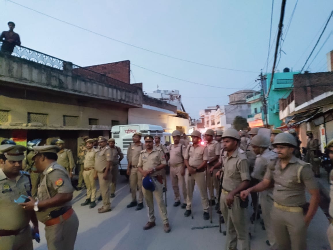पूरे इलाके में सिक्योरिटी के कड़े इंतजाम किए गए थे।