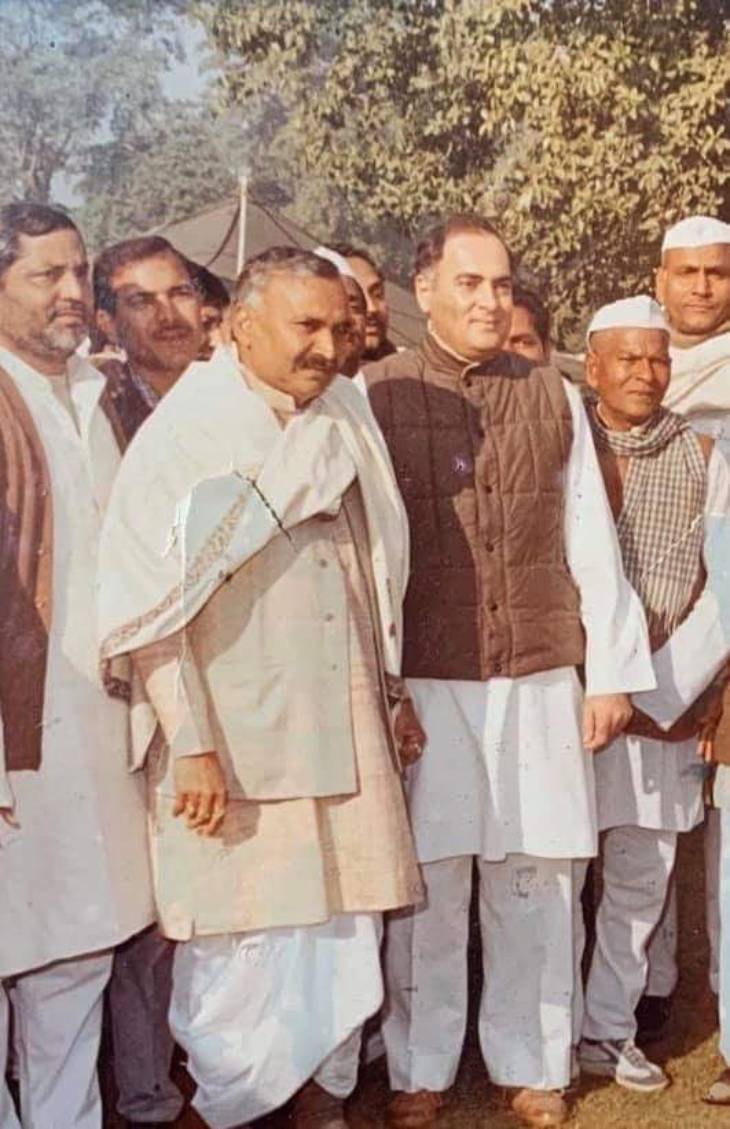 राजीव गांधी के साथ हरिशंकर तिवारी