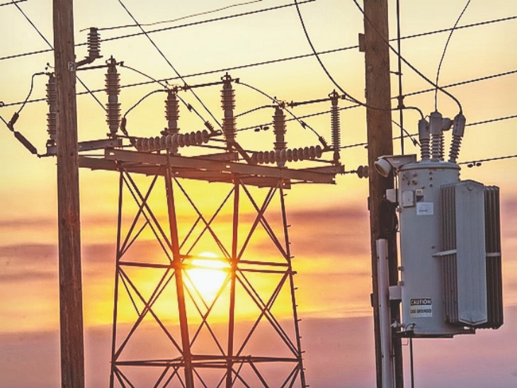 अप्रैल में औसतन 100 से 200 यूनिट बिजली की खपत होती है,जो इस बार 180 से 300 यूनिट तक हाे सकती है। - Dainik Bhaskar