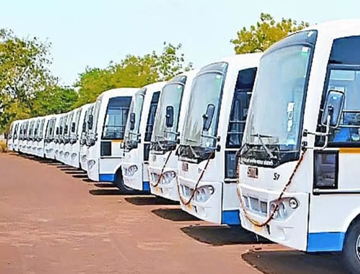 AICTSL IndoreKhandwa ac bus broke down, after 2 hours of uproar non