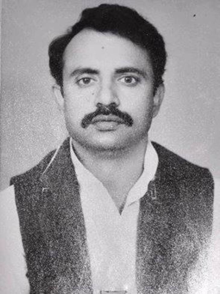 रविंद्र सिंह के हत्यारों में गाजीपुर के एक तिवारी का नाम आ गया था। इसके बाद गोरखपुर में ब्राह्मण और ठाकुर गैंग बिल्कुल आमने-सामने आ गए। ठाकुरों ने वीरेंद्र प्रताप शाही को नेता बना लिया था।