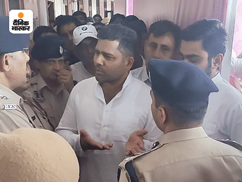 Around 1000 seats of VVIP stand were blocked after sports minister's ...