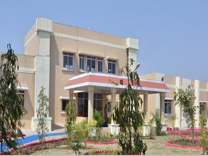 कुशाभाऊ ठाकरे विश्वविद्यालय परिसर