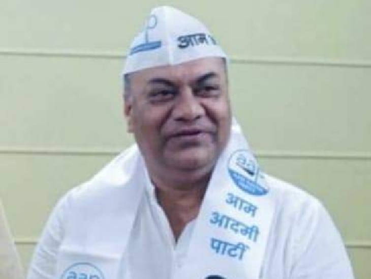 छत्तीसगढ़: आप आदमी पार्टी को लगा झटका, दो नेताओं ने थामा कांग्रेस का हाथ,मोहन मरकाम ने गमछा पहनाकर पार्टी में दिलाया प्रवेश 3 बीजेपी छोड़कर थामा था आप का दामन