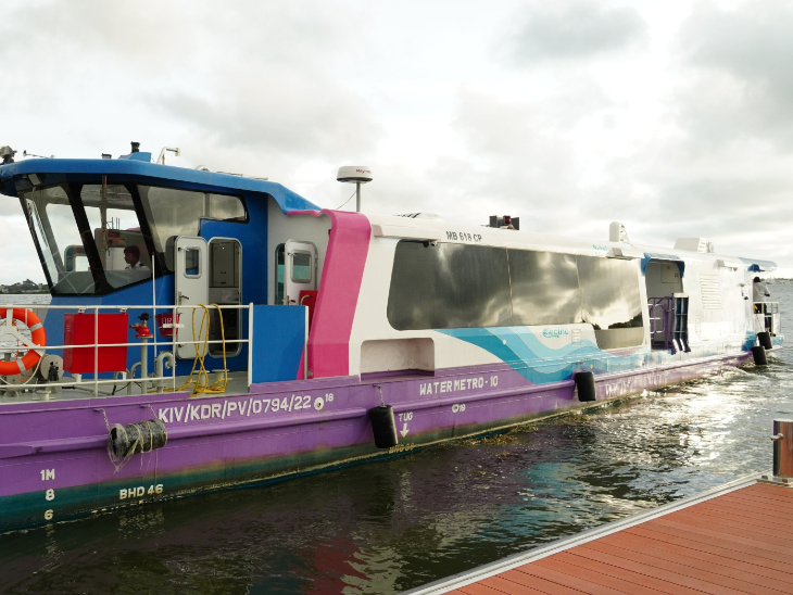 कोच्चि वाटर मेट्रो प्रोजेक्ट में 78 इलेक्ट्रिक बोट्स और 38 टर्मिनल्स हैं।