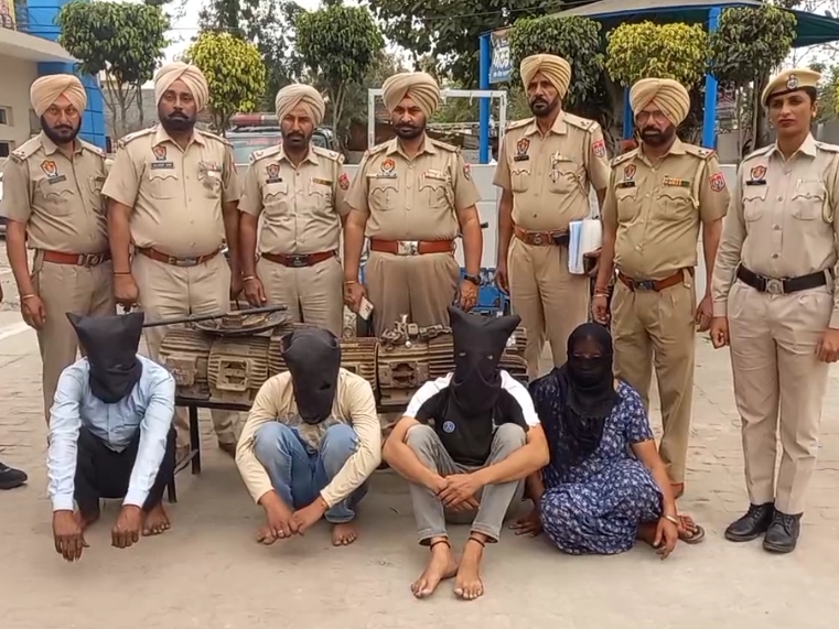 पुलिस की गिरफ्त में चारों आरोपी।