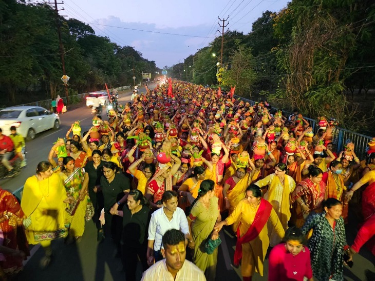सेक्टर 5 गणेश मंदिर से निकाली गई भव्य कलश यात्रा