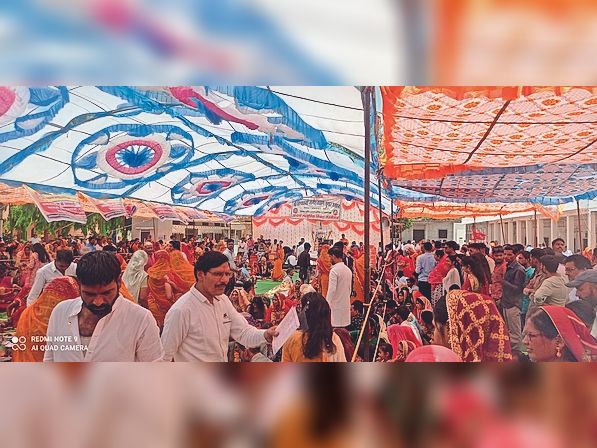 12 pairs of Suthar community tied in marriage, also given household ...