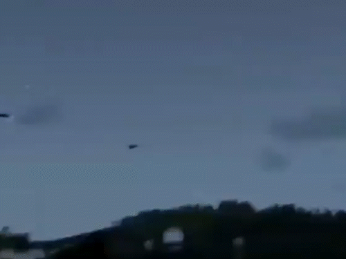 ये फुटेज 17 अप्रैल का है। सूडान में सेना और RSF एक-दूसरे पर तोप और जेट्स से हमला कर रहे हैं।