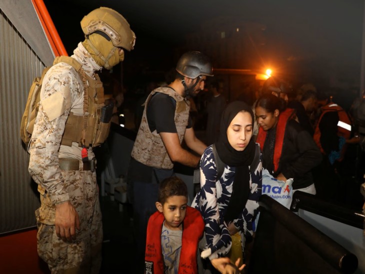 सऊदी अरब के जहाज 11 देशों के नागरिकों को लेकर राजधानी जेद्दाह पहुंचे थे।