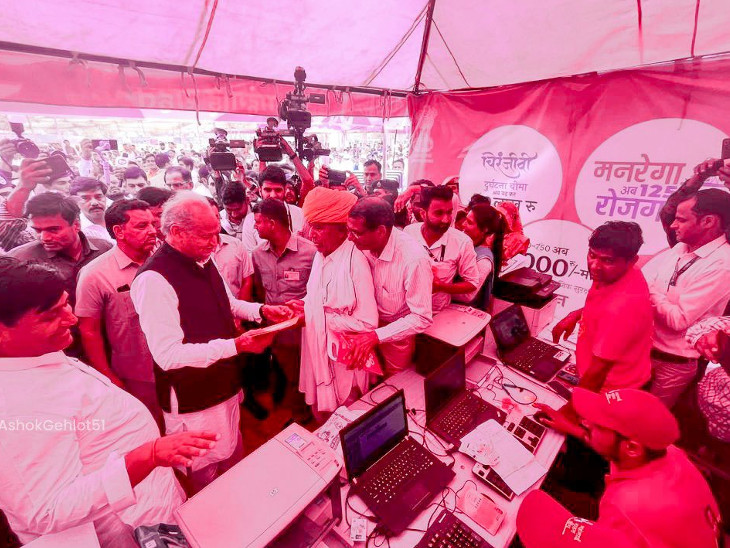 Ashok Gehlot Rajasthan CM On Ujjwala Gas Cylinder Yojana and Pension